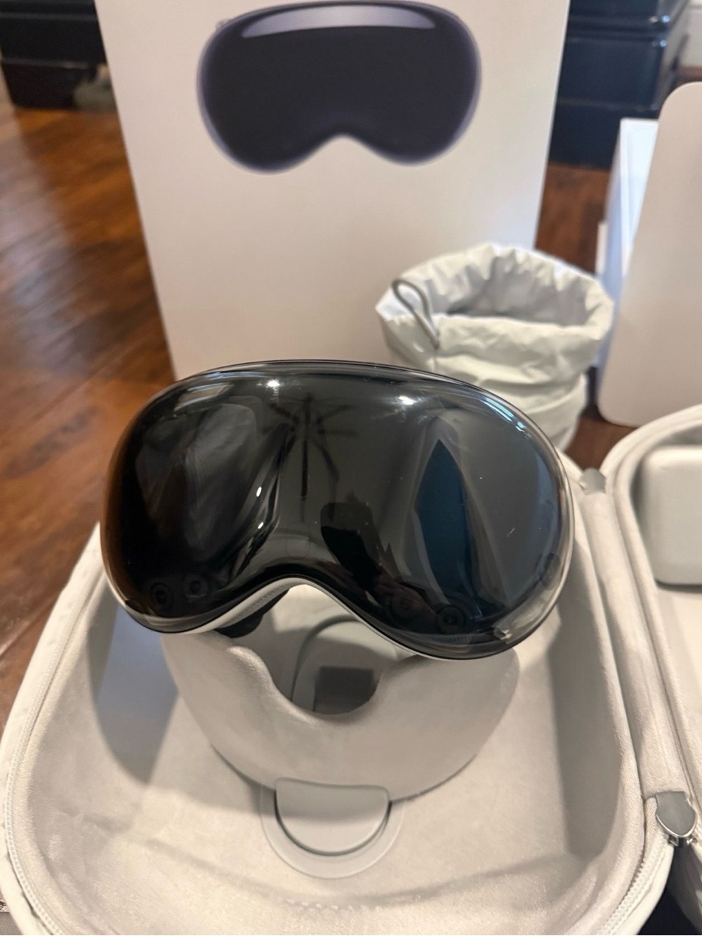 Apple Vision Pro Headset – Like New / Never Used – Complete Set